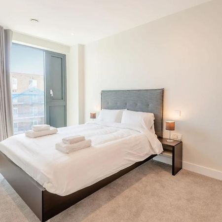 Modern Apartments In Brentford 2 Minutes Walk From Kew Bridge Exterior photo