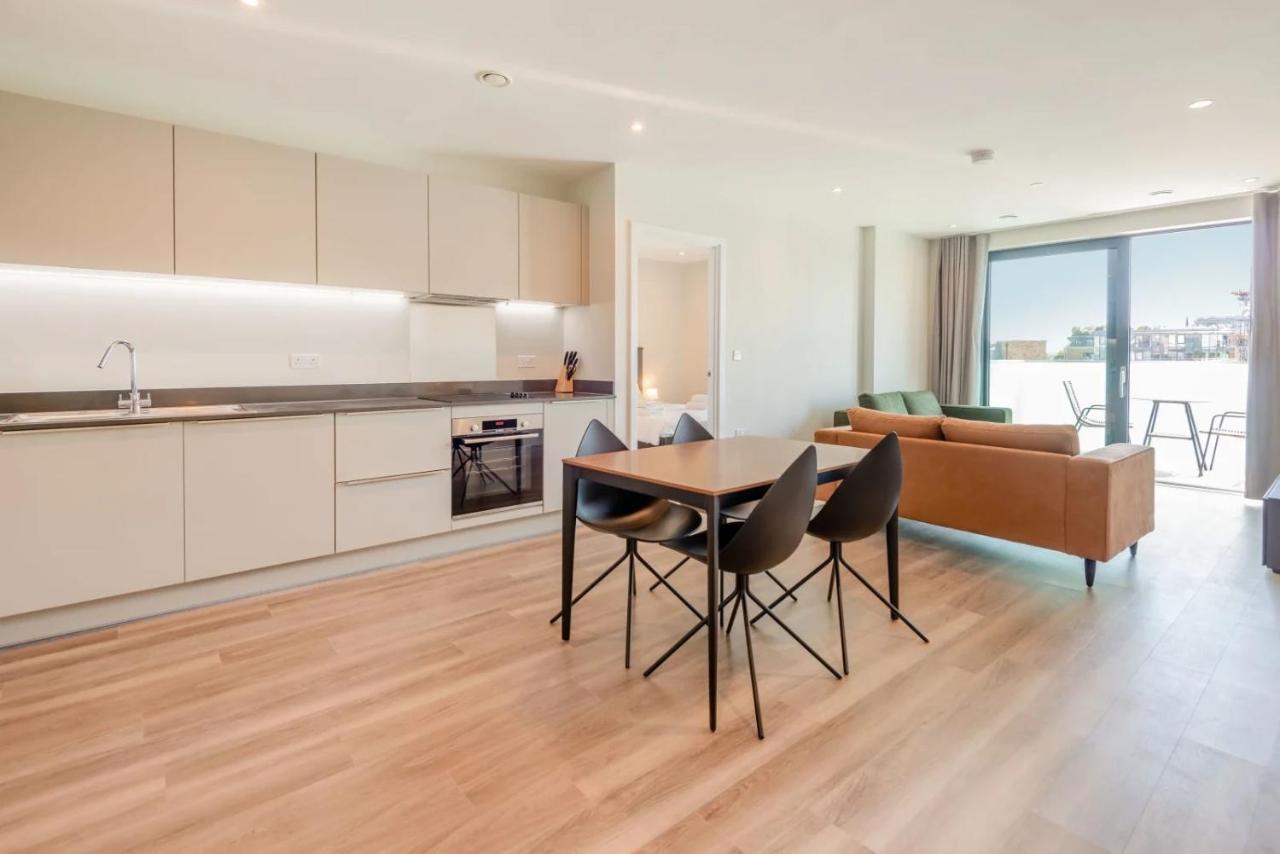 Modern Apartments In Brentford 2 Minutes Walk From Kew Bridge Exterior photo