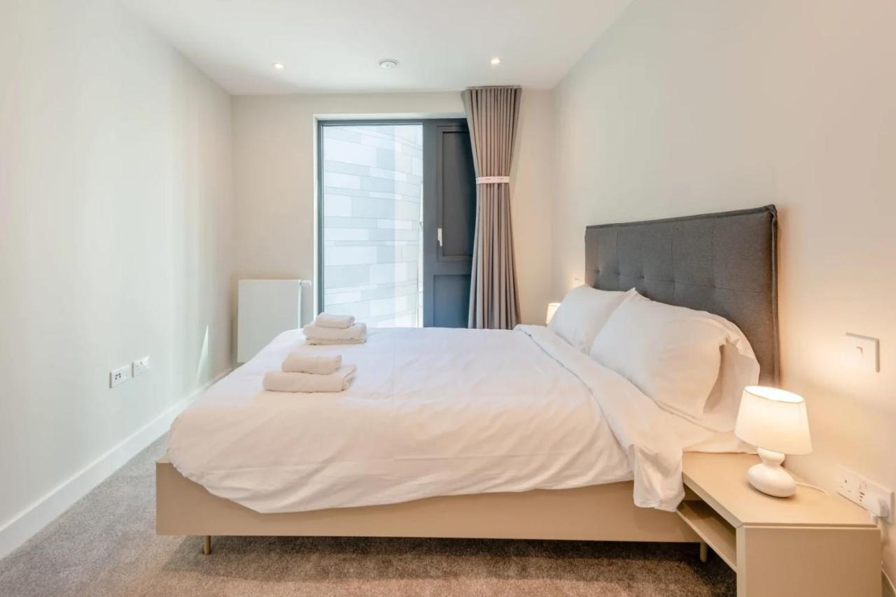 Modern Apartments In Brentford 2 Minutes Walk From Kew Bridge Exterior photo