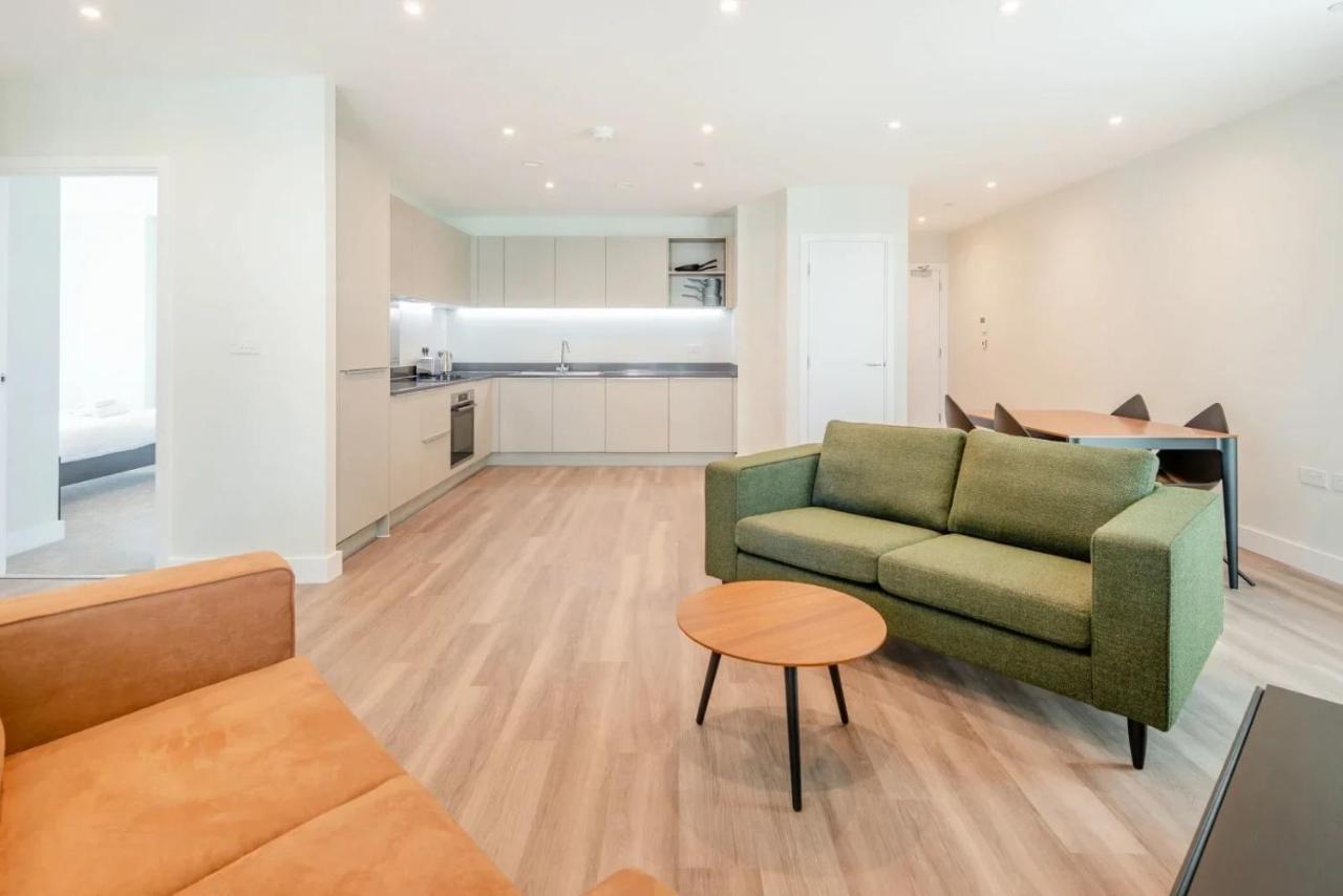 Modern Apartments In Brentford 2 Minutes Walk From Kew Bridge Exterior photo