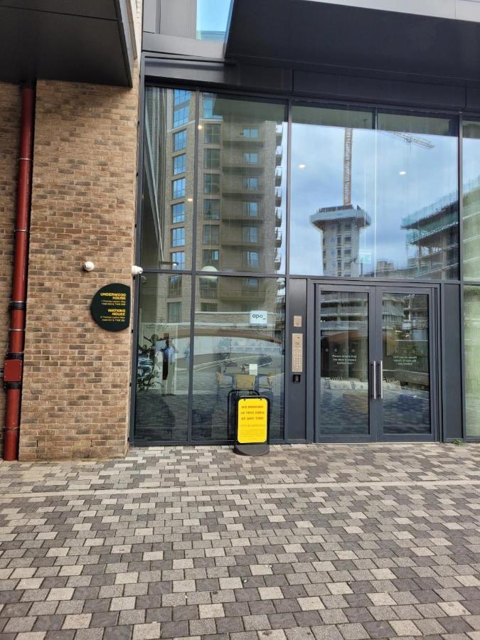 Modern Apartments In Brentford 2 Minutes Walk From Kew Bridge Exterior photo
